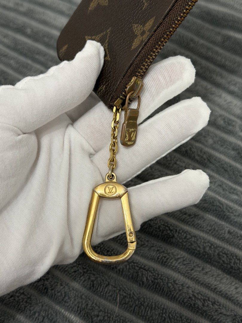 Authentic LV Louis Vuitton Monogram Key Cles Coin Purse Wallet (Category: Luxury Bags & Wallets) located in Taytay. Submitted by mipreluxe2 (Listing ID 1457765102, Image 3). Description: In great condition Guaranteed authentic 💯 10x Moneyback if proven fake Normal signs of usage, refer to the photos Message me if you want additional photos. No inclusions BDO, Gcash J&T / Lalamove.