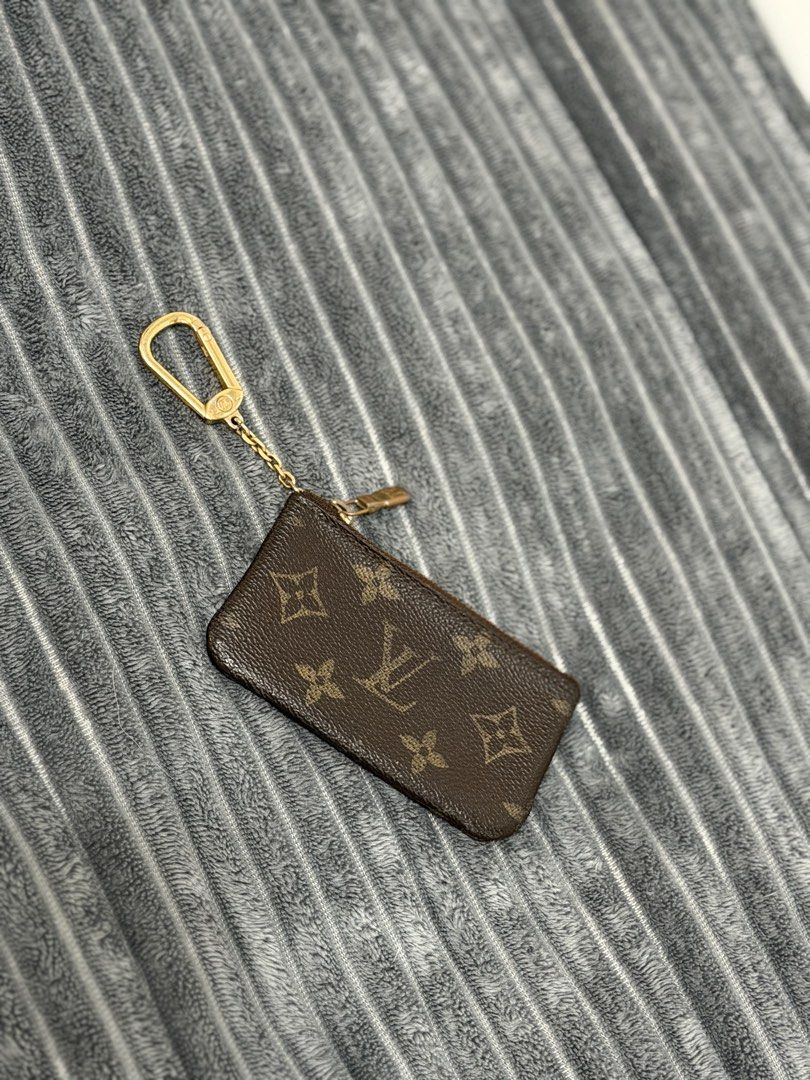Authentic LV Louis Vuitton Monogram Key Cles Coin Purse Wallet (Category: Luxury Bags & Wallets) located in Taytay. Submitted by mipreluxe2 (Listing ID 1457765102, Image 1). Description: In great condition Guaranteed authentic 💯 10x Moneyback if proven fake Normal signs of usage, refer to the photos Message me if you want additional photos. No inclusions BDO, Gcash J&T / Lalamove.