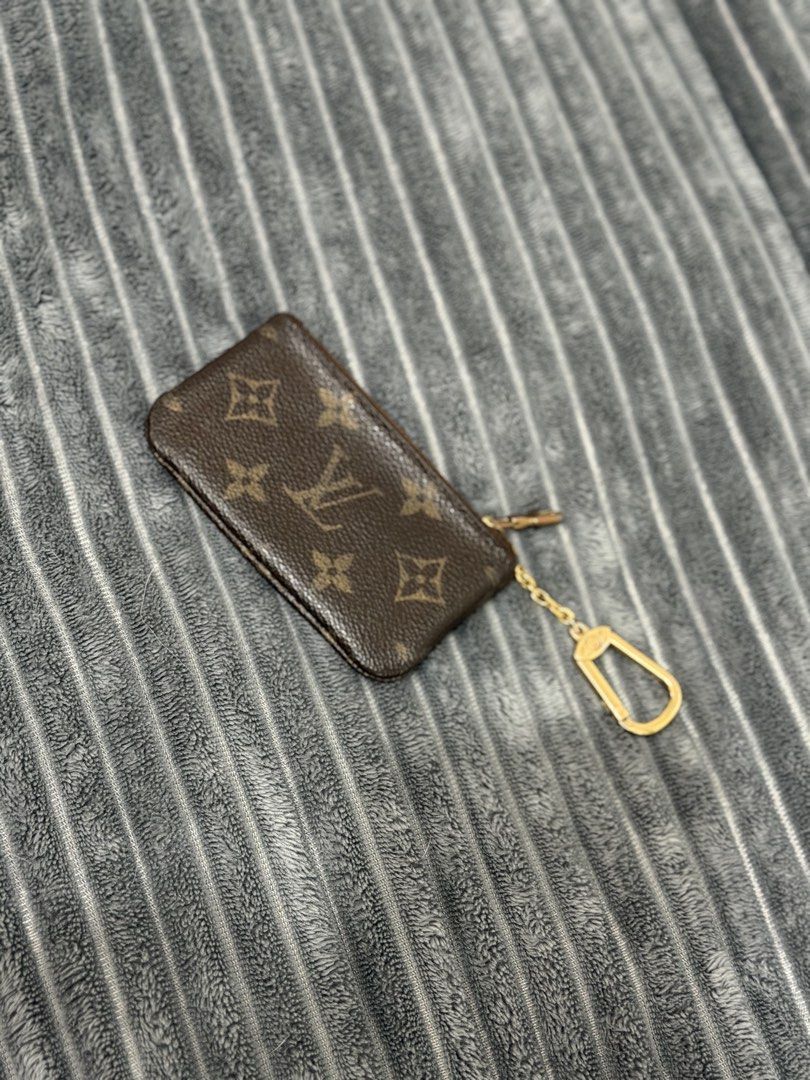 Authentic LV Louis Vuitton Monogram Key Cles Coin Purse Wallet (Category: Luxury Bags & Wallets) located in Taytay. Submitted by mipreluxe2 (Listing ID 1457765102, Image 2). Description: In great condition Guaranteed authentic 💯 10x Moneyback if proven fake Normal signs of usage, refer to the photos Message me if you want additional photos. No inclusions BDO, Gcash J&T / Lalamove.