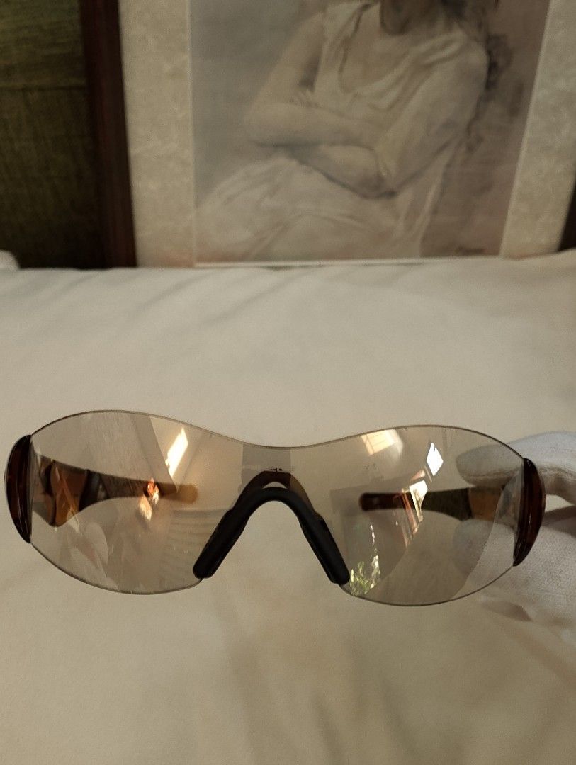 Authentic Oakley Zero S Sunglasses Gray Lenses Amber Brown Frame (Category: Sunglasses & Eyewear) located in Binangonan. Submitted by stufflikedat (Listing ID 1457797292, Image 2). Description: Authentic Oakley Zero S sunglasses in dark amber frame with gray lenses, lightweight minimalist rimless shield design with signature gold Oakley ellipse icons on the temple in excellent pre loved condition, very light & minimal scratches only, made in USA,