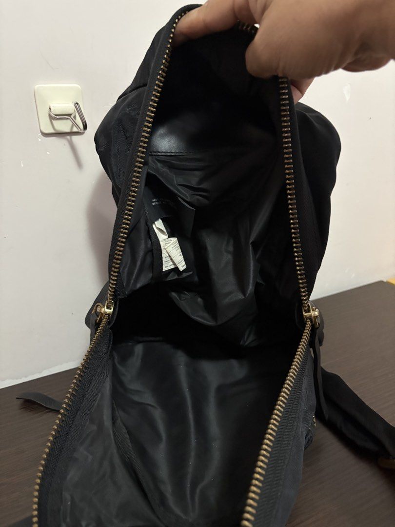 backpack （分類：背包）位於 Hong Kong。 由 emsbags 提交（商品編號 1457721475，圖片 3）。簡介： used original mj backpack med size still good condition 。