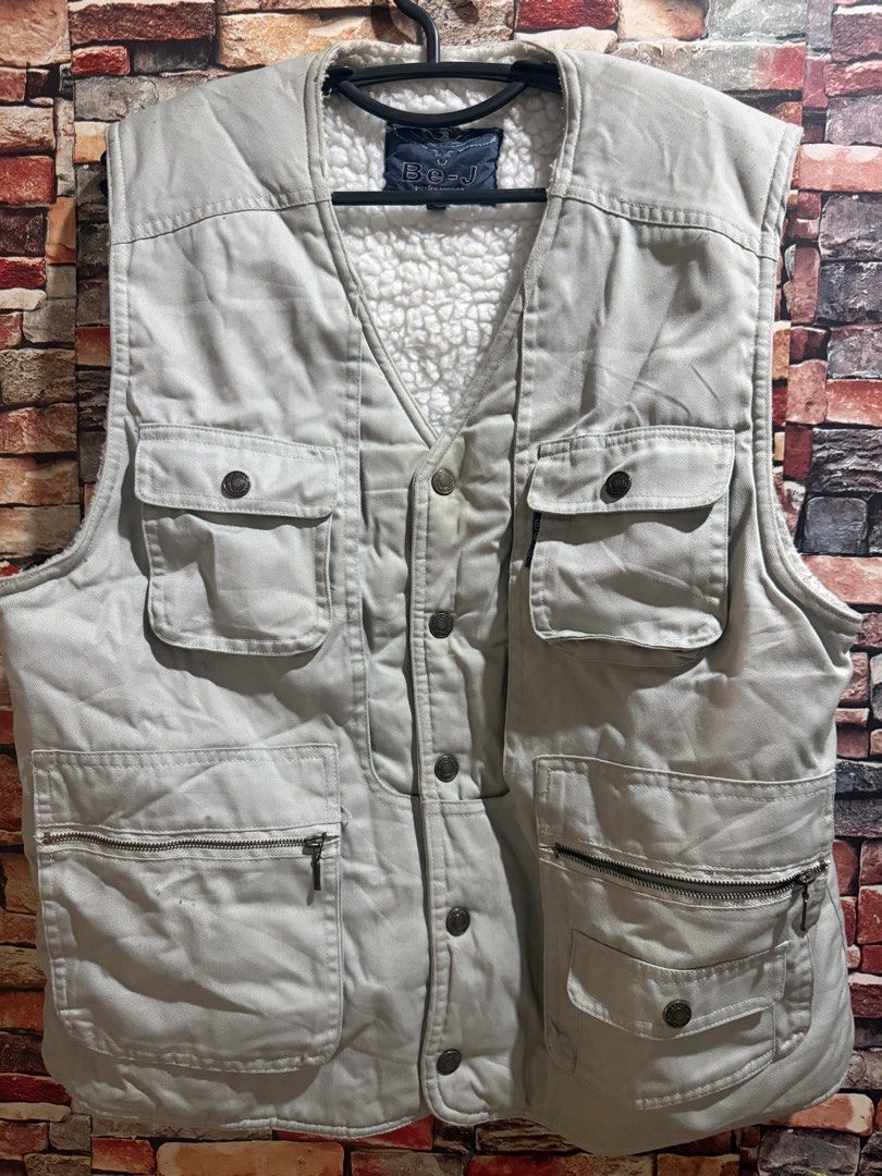 Be-J Performance Sherpa Lined Utility Vest Size M (Category: Vests) located in Lipa City. Submitted by vtech47631 (Listing ID 1457779568, Image 1). Description: - Be-J Performance Vest - Size: Medium (M) - Sherpa lined for extra warmth - Multiple pockets for ample storage - Button-up front closure - Ideal for outdoor activities and casual wear.