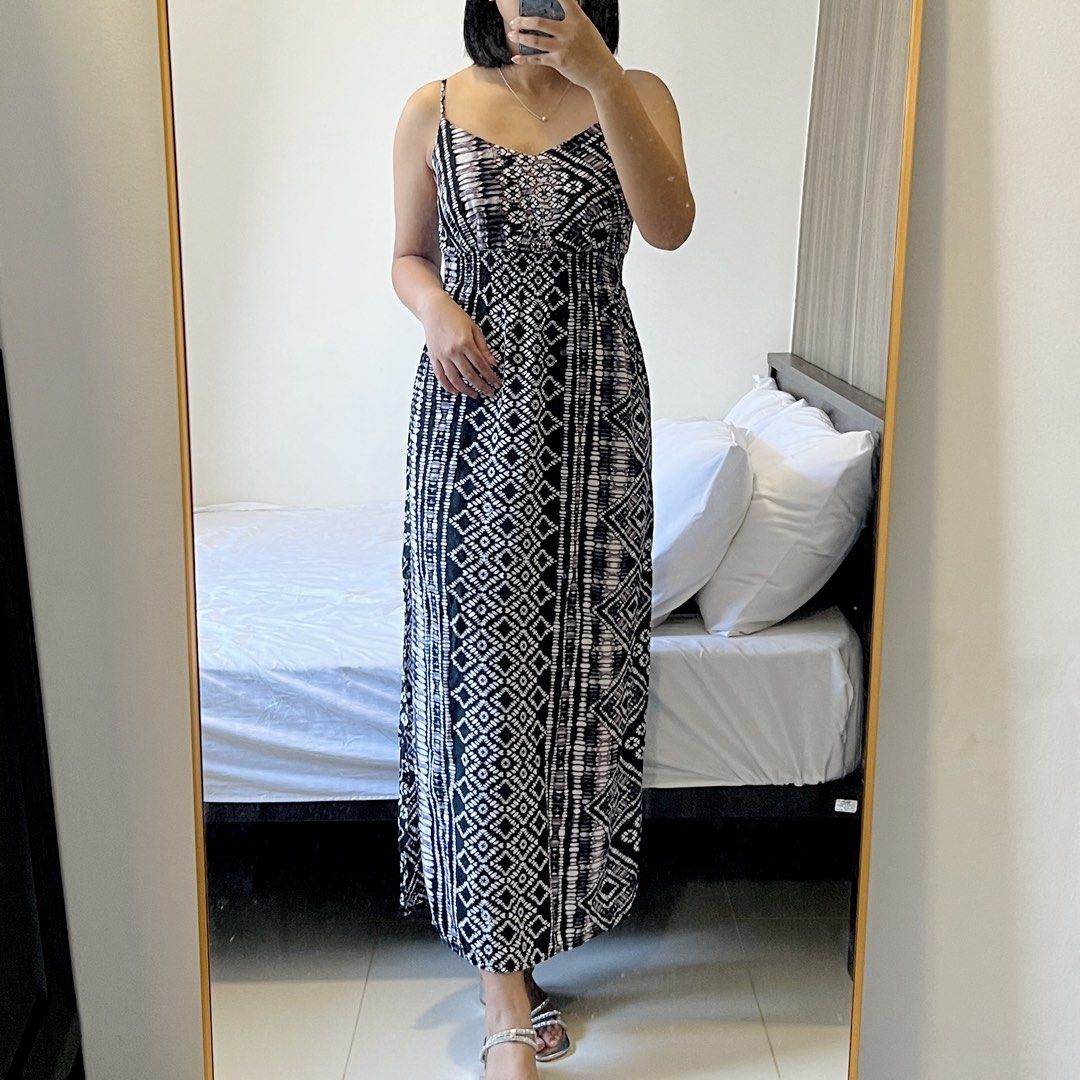 Black boho cotton dress with side slit (Category: Dresses) located in Mandaluyong City. Submitted by katecdp (Listing ID 1451154505, Image 1). Description: ✨ Like new (10/10). From Cotton On. Best fit S na pwede rin sa size M with small bust. Comfy nito perfect for vacation vibes. Hard to let go pero I gained weight and this fit me much much better before. 👗 Seller reference: 5’5’ height, 34” bust, 29” waist 💸 MOP: GCash, BPI QR Decluttering my