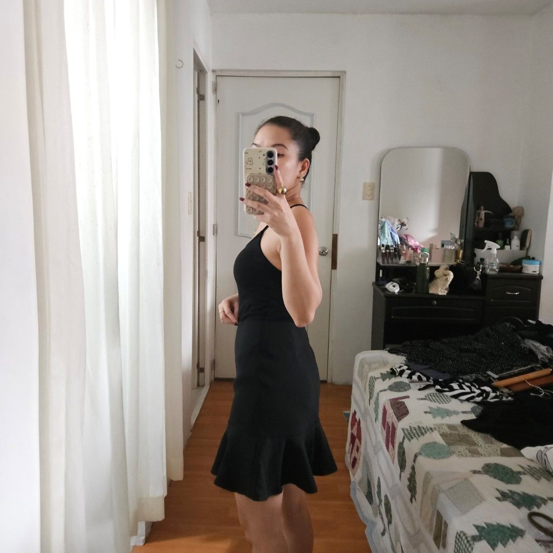 BLACK MERMAID MINI SKIRT (Category: Skirts) located in Carmona. Submitted by simplestashph (Listing ID 1457822509, Image 2). Description: 0100 BLACK MERMAID MINI SKIRT W 27 L16 PHP 400.