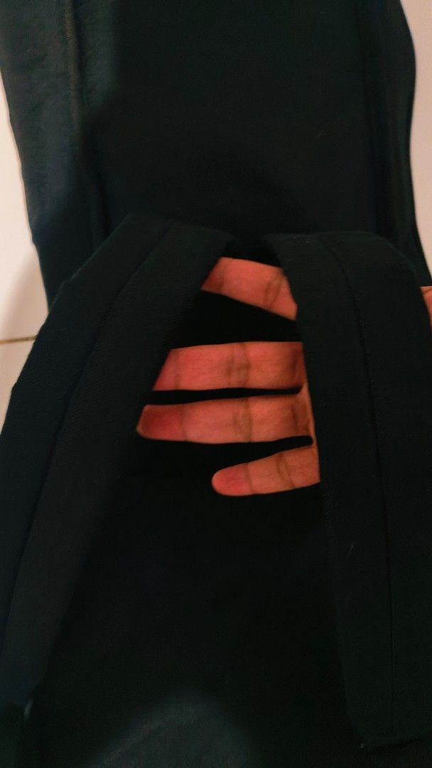Black Padded Guitar Gig Bag with Pockets (Category: Musical Instruments) located in Bulacan. Submitted by babz30261 (Listing ID 1457740484, Image 3). Description: - Black padded gig bag for guitars - Large front pocket for accessories - Smaller pocket near the top - Secure zipper closure - Adjustable shoulder straps - Convenient carrying handle - Excellent protection for your instrument during transport.