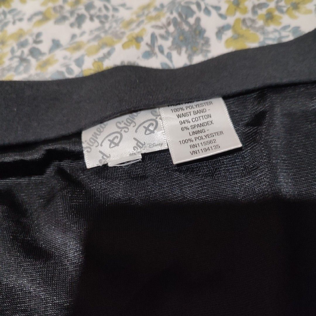 black shiny sequined skirt stretchable (Category: Skirts) located in Manila. Submitted by busybuzzingbees (Listing ID 1457735458, Image 3). Description: waist: 26 length: 15 high quality sequins are complete and not easy to remove or flimsy never used perfect for parties/night outs Loc: Malate, Manila Can meet up around LRT 1 Quirino or Vito Cruz only Shipping thru Lalamove, J&T, or any same-day courier that the buyer prefers Helping tags: Zara, 