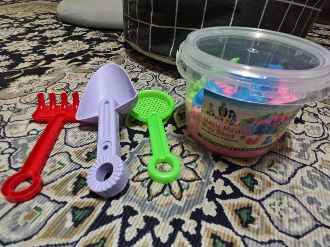 Blessing (Category: Kids Toys) located in Singapore. Submitted by fafa_manan (Listing ID 1457798381, Image 5). Description: Blessing used toys. One person to choose only 3 sets each. 1 picture is considered as 1 set. 🙏To exchange with 2 packet of baby wipes. 🙏 Only for serious takers. MIA will be blocked. Self collection at 640190. FCFS basis.