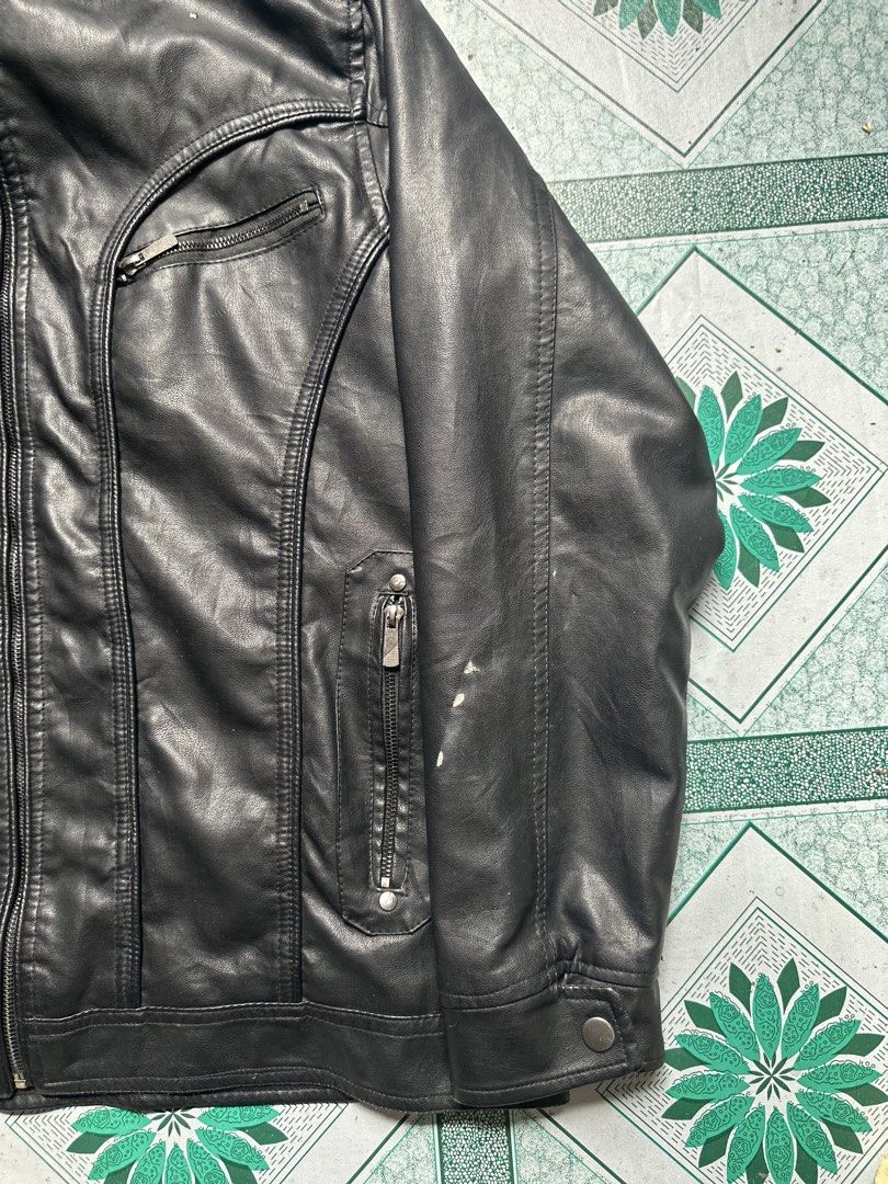Bleu Grandeur Leather jacket (Category: Coats, Jackets and Outerwear) located in Manila. Submitted by akdghandpick (Listing ID 1457798020, Image 2). Description: Bleu Grandeur leather jacket Size: 25x27 Issue:“There are some minimal peelings on the leather, which is normal for thrifted items. The flaws are visible in the pictures.”.
