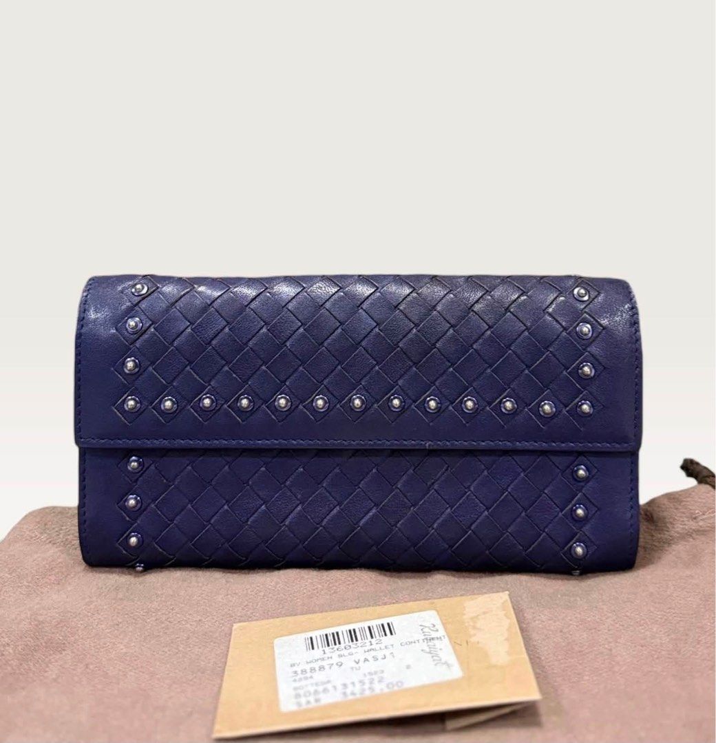 Bottega Veneta (Category: Luxury Bags & Wallets) located in Antipolo. Submitted by summerd31 (Listing ID 1457809549, Image 1). Description: Guaranteed authentic W/ dustbag .