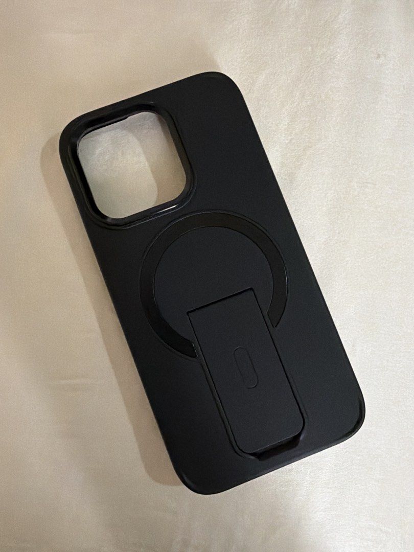 [Brand New] Black iPhone 14 Pro case with stand (Category: Cases & Sleeves) located in Quezon City. Submitted by sinead.vallester (Listing ID 1457759824, Image 1). Description: RFS: bought the wrong sizs.