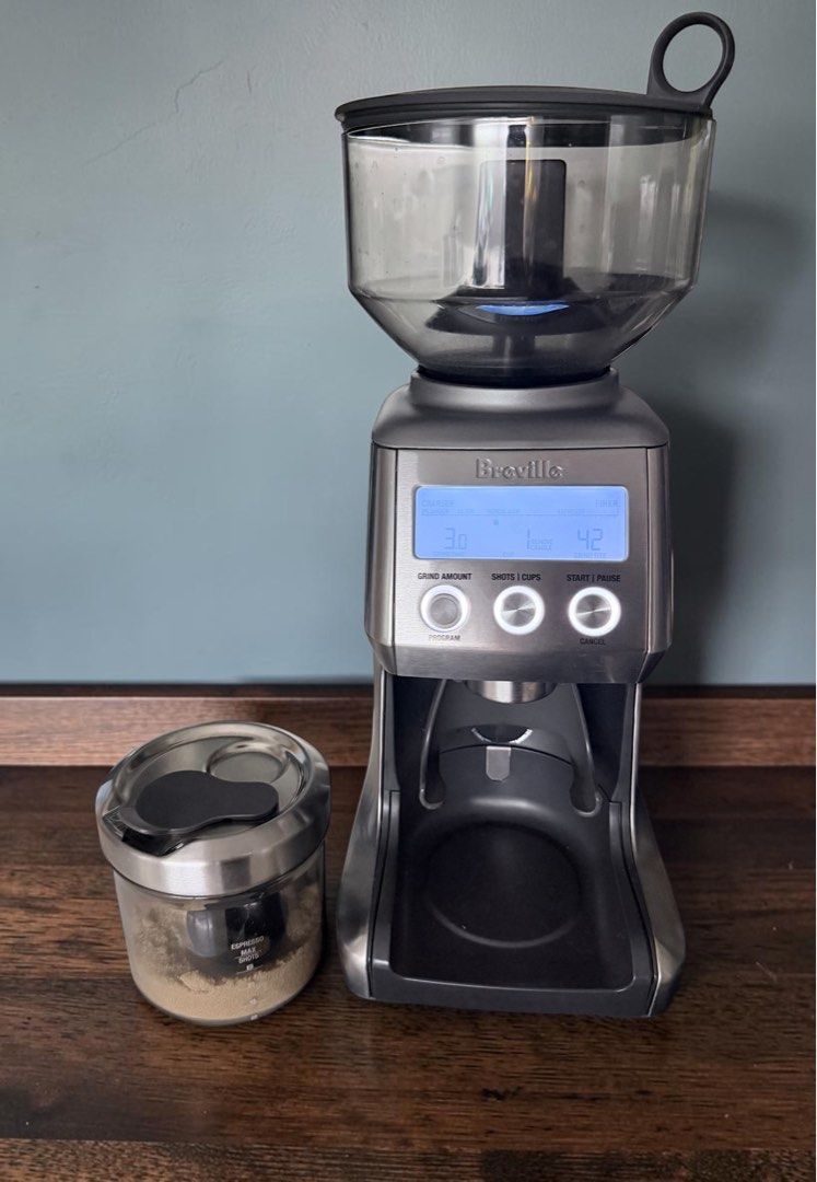 Breville Smart Grinder Pro Coffee Grinder (Category: Coffee Machines & Makers) located in Quezon City. Submitted by zigi02 (Listing ID 1457848496, Image 1). Description: Breville Smart Grinder Pro - perfect for espresso & drip coffee. Adjustable grind (coarse to fine) and programmable settings. Includes hopper & ground coffee container. Works perfectly..