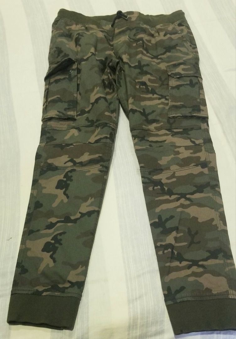 Camouflage Cargo Jogger Pants (Category: Joggers) located in Quezon City. Submitted by eman438600 (Listing ID 1457840360, Image 2). Description: - Stylish camo print joggers - Comfortable elastic waistband with adjustable drawstring - Multiple practical cargo pockets on the sides - Ribbed cuffs for a snug fit at the ankles - Perfect for a relaxed, casual everyday look.