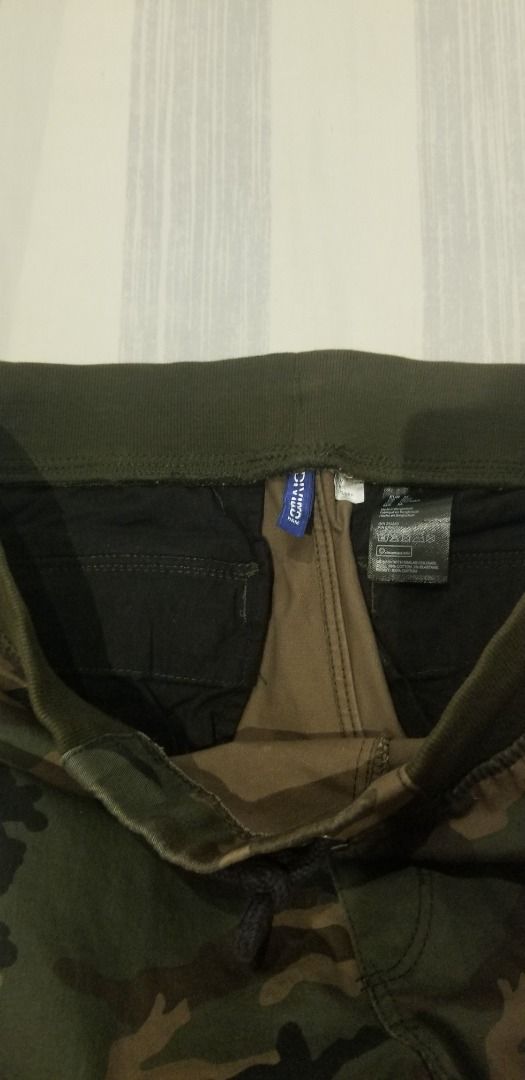 Camouflage Cargo Jogger Pants (Category: Joggers) located in Quezon City. Submitted by eman438600 (Listing ID 1457840360, Image 3). Description: - Stylish camo print joggers - Comfortable elastic waistband with adjustable drawstring - Multiple practical cargo pockets on the sides - Ribbed cuffs for a snug fit at the ankles - Perfect for a relaxed, casual everyday look.