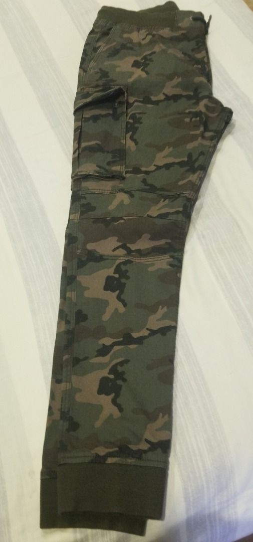 Camouflage Cargo Jogger Pants (Category: Joggers) located in Quezon City. Submitted by eman438600 (Listing ID 1457840360, Image 1). Description: - Stylish camo print joggers - Comfortable elastic waistband with adjustable drawstring - Multiple practical cargo pockets on the sides - Ribbed cuffs for a snug fit at the ankles - Perfect for a relaxed, casual everyday look.