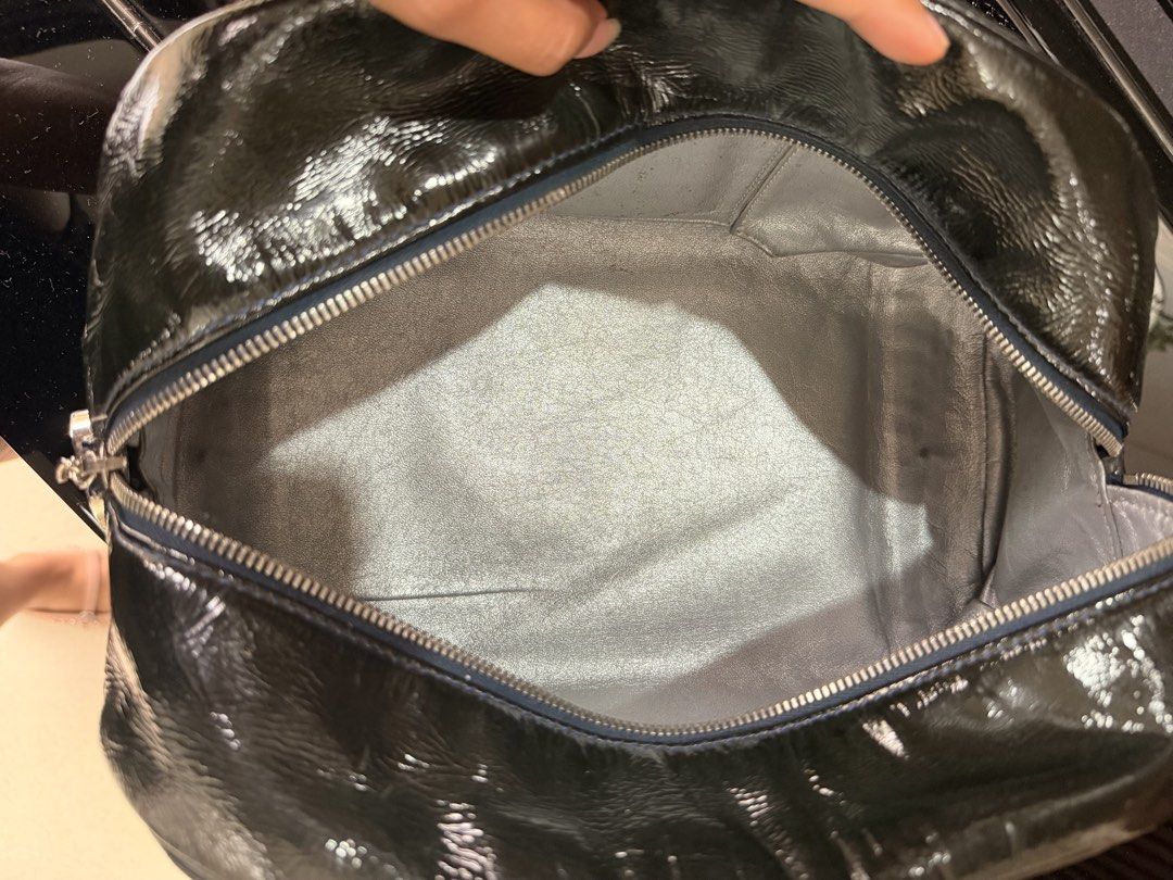 CHANEL BOWLER L (Category: Luxury Bags & Wallets) located in Cagayan de Oro. Submitted by moiobsession (Listing ID 1457773816, Image 3). Description: Chanel Luxe Ligne Bowler Bag Patent Medium with dustbag and card onhand and ready to ship also available for CC payment witg a slightly higher value .
