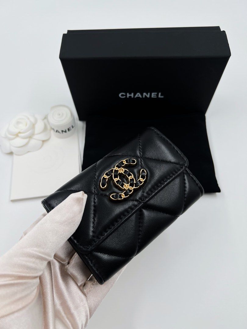 ⚜️Chanel C19 cardholder/wallet (Category: Luxury Bags & Wallets) located in Makati City. Submitted by 90sangel (Listing ID 1457748150, Image 2). Description: •Item:✨ CHANEL 19 Quilted Flap Cardholder Brand new condition & totally giftable! 🎀 No hidden issues — she’s as pretty as can be! 🥹🤍 A stunning Chanel piece with plenty of room for your cards while still keeping that sleek, compact look. 💳✨ rare and super hard to come by! 🎁 Includes eve
