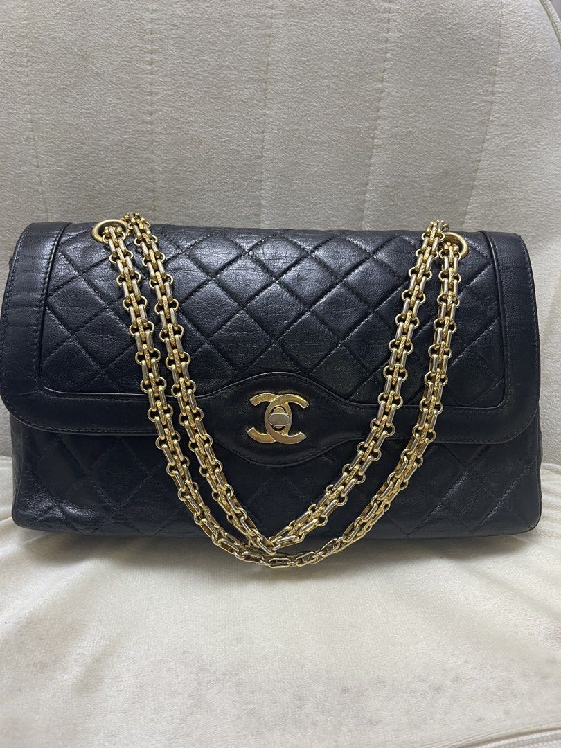 Chanel Vintage flap bag (Category: Luxury Bags & Wallets) located in Aparri. Submitted by laheybels (Listing ID 1457809014, Image 1). Description: Chanel vintage flap Ykk zipper Not guaranteed.
