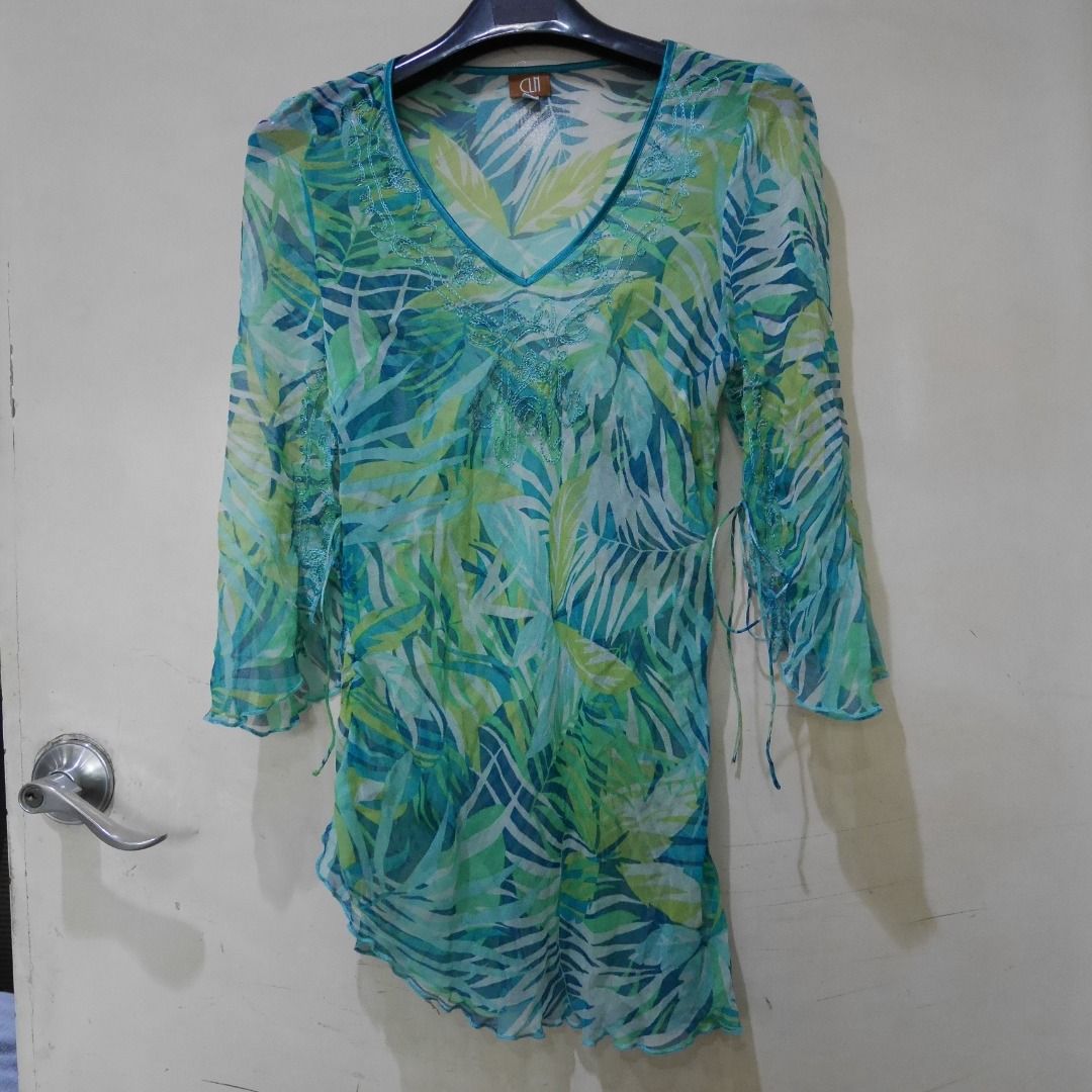 Cln beach leaf-printed sheer tunic 3/4 sleeves top, medium (Category: Others Tops) located in Valenzuela. Submitted by cletini (Listing ID 1457850601, Image 2). Description: Worn maybe 2x only. Old but in good condition. blue and green leaf-printed sheer tunic features a V-neckline with delicate embellishments and three-quarter sleeves Item location: Valenzuela 60308 SR CRB Mode of Payment: BPI QR or Gcash QR Delivery fee c/o Buyer .