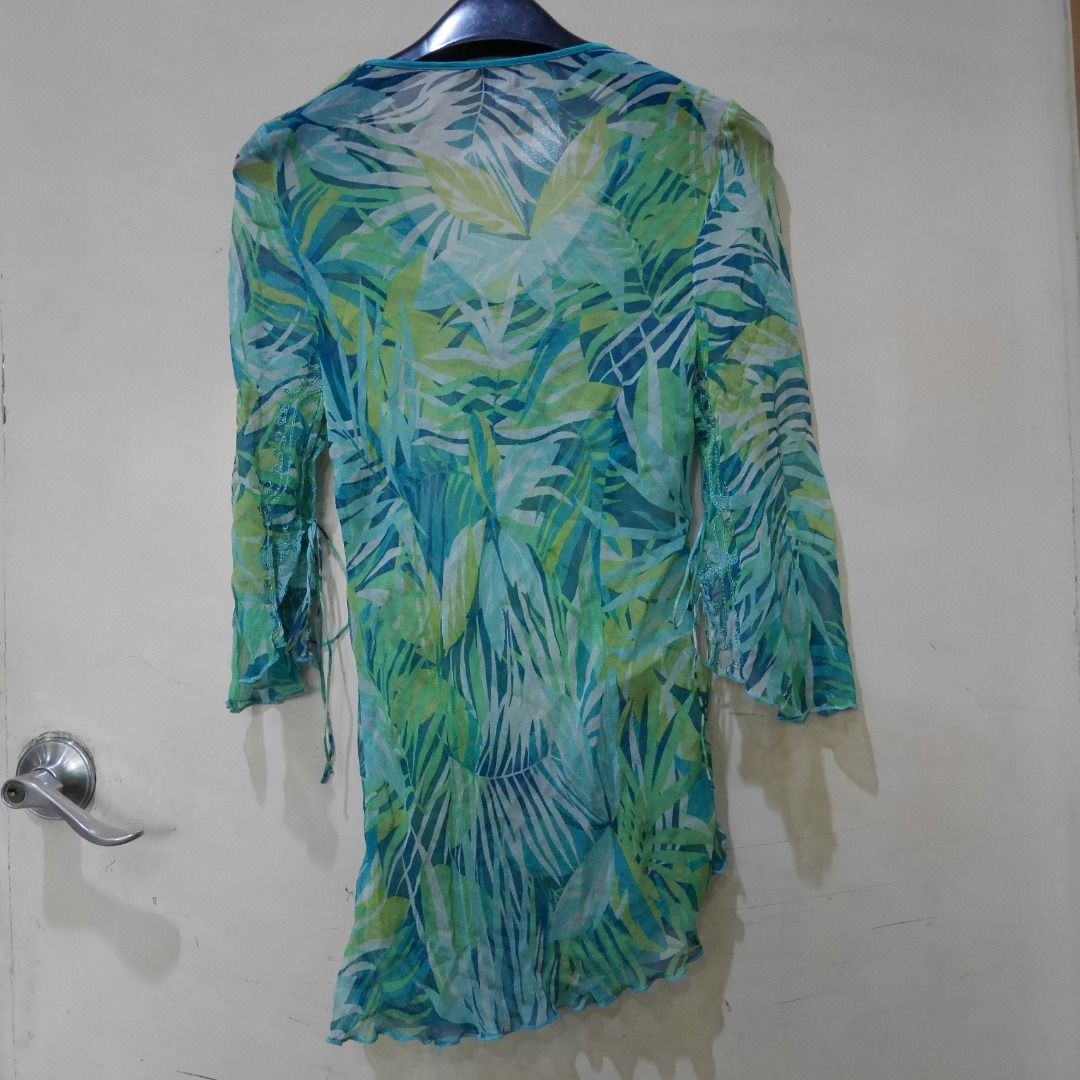 Cln beach leaf-printed sheer tunic 3/4 sleeves top, medium (Category: Others Tops) located in Valenzuela. Submitted by cletini (Listing ID 1457850601, Image 3). Description: Worn maybe 2x only. Old but in good condition. blue and green leaf-printed sheer tunic features a V-neckline with delicate embellishments and three-quarter sleeves Item location: Valenzuela 60308 SR CRB Mode of Payment: BPI QR or Gcash QR Delivery fee c/o Buyer .