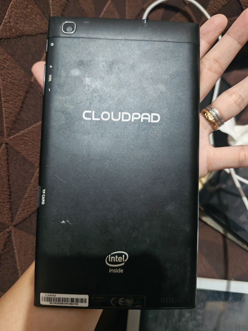 Cloudpad Tablet (Category: Android) located in Pasig City. Submitted by cahrllene (Listing ID 1457731434, Image 3). Description: nakatambak nalang sa bahay, pwede pang scroll , search, soundtrip, videoke, etc. wag nalang mag store or install para di mapuno ang storage kasi maliit lang sya.