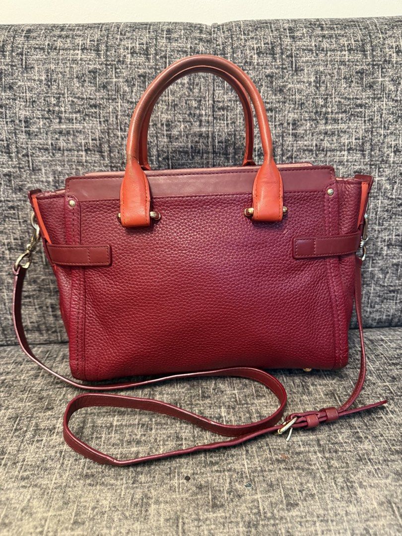COACH SWAGGER TRI COLORS 14x11inches (Category: Cross-body Bags) located in Manila. Submitted by jaylo06 (Listing ID 1457847549, Image 2). Description: Issue oxidation sa handle press mark sa rubber lining naka YKK ZIP may 2 hangtags naka etiketa naka creed lahat ng hardwares naka coach super ganda and kakaibang coach sa may gusto pm lang po thanks.