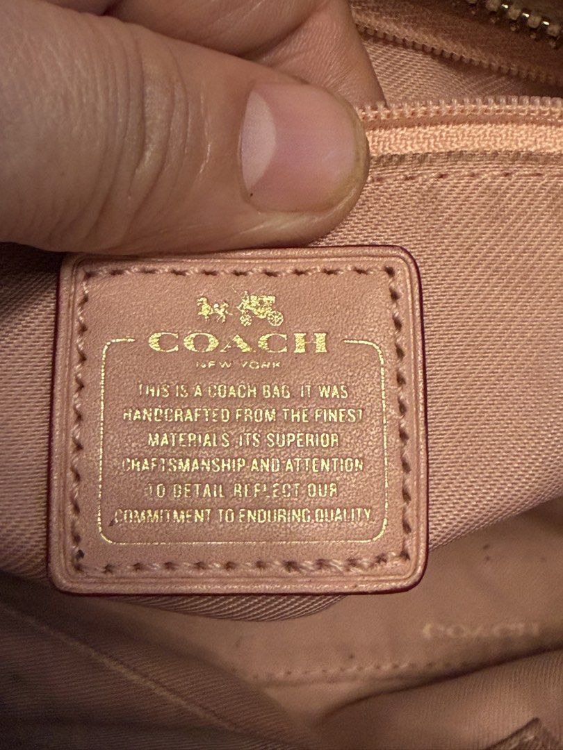COACH SWAGGER TRI COLORS 14x11inches (Category: Cross-body Bags) located in Manila. Submitted by jaylo06 (Listing ID 1457847549, Image 3). Description: Issue oxidation sa handle press mark sa rubber lining naka YKK ZIP may 2 hangtags naka etiketa naka creed lahat ng hardwares naka coach super ganda and kakaibang coach sa may gusto pm lang po thanks.