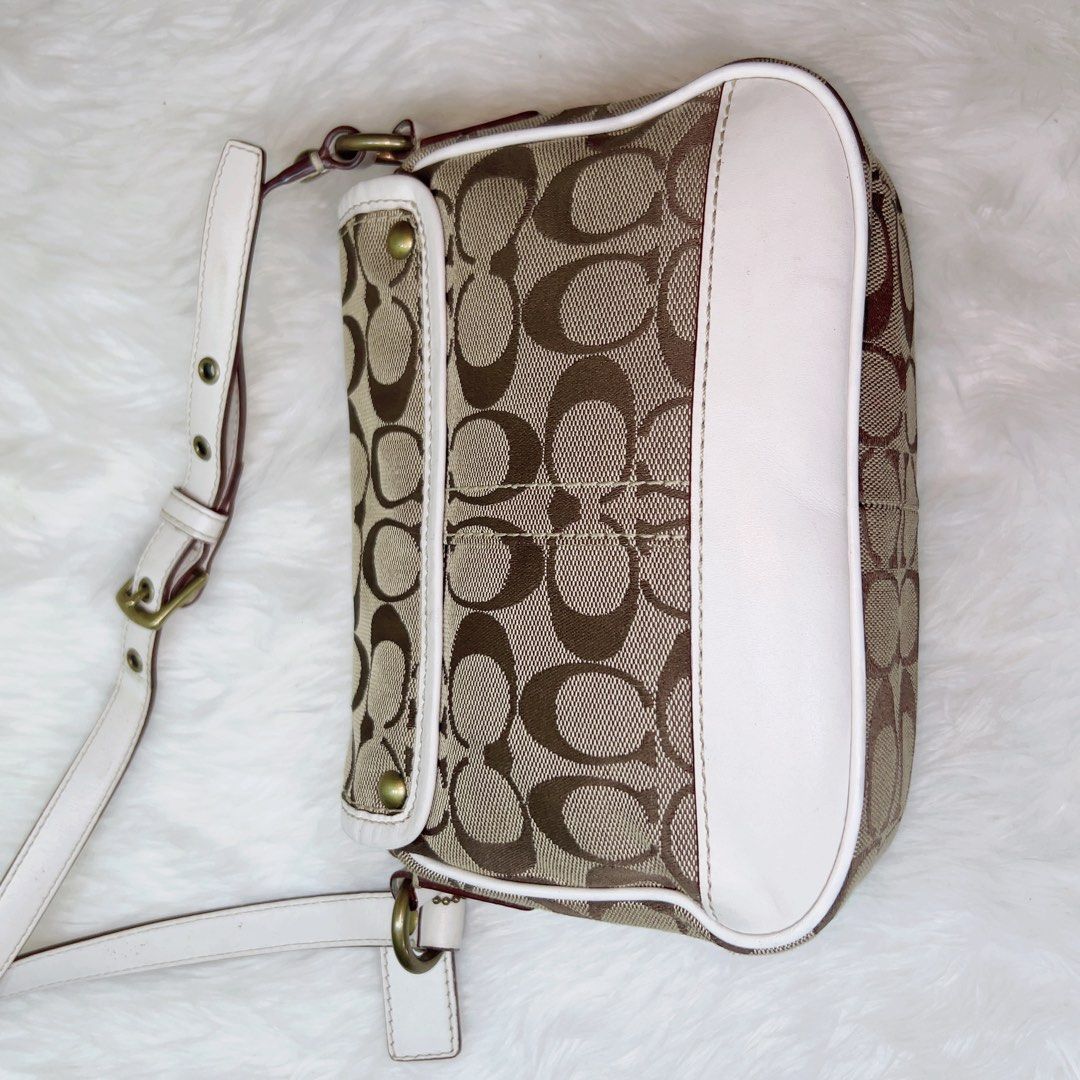 Coach Turnlock Legacy Sling (Category: Cross-body Bags) located in Dagupan City. Submitted by agultohear15925 (Listing ID 1457861891, Image 3). Description: .