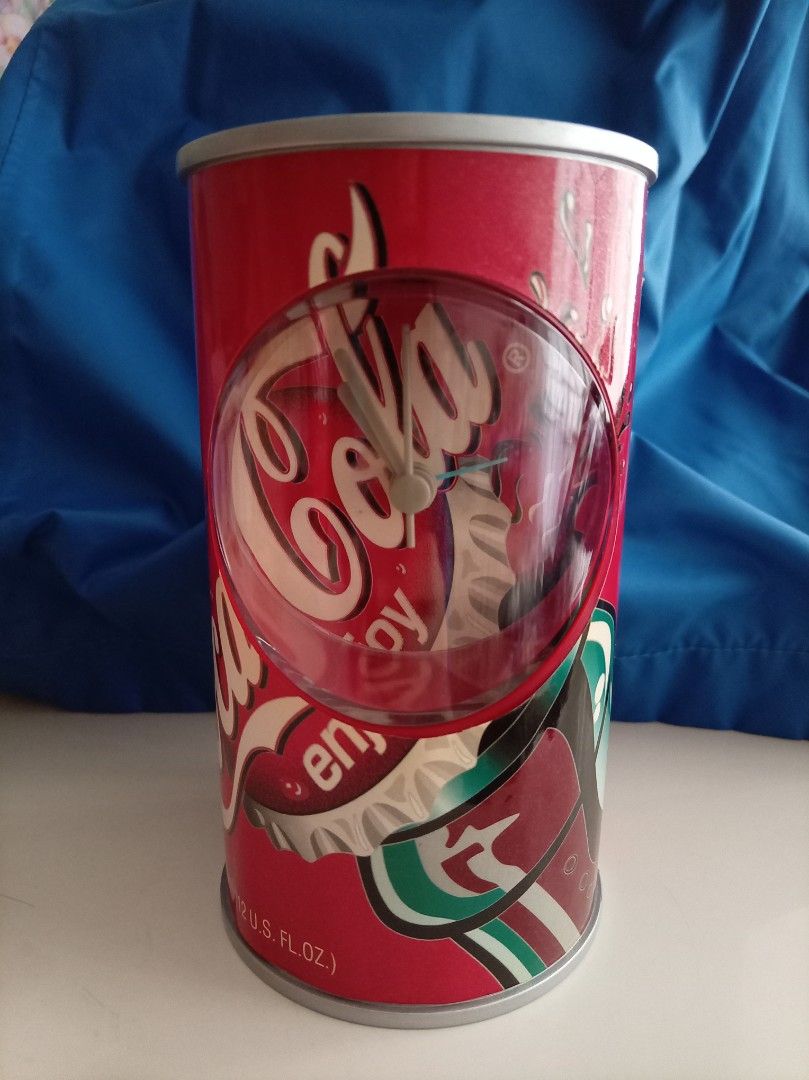 Coca Cola Can Clock （分類：復古收藏品）位於 Hong Kong。 由 yolies 提交（商品編號 1457745812，圖片 1）。簡介： Vintage Item for Coca Cola Collectors Actually Item kept as collection and never used. Battery operated. Condition is good and clock still works. 。