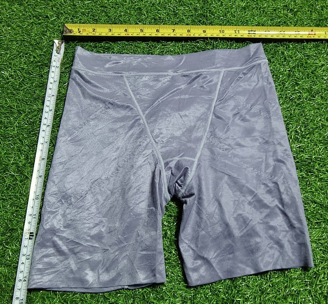 Code : 1052 (Category: New Undergarments & Loungewear) located in Sungai Buloh. Submitted by Zirahh.BndleNightware (Listing ID 1457870726, Image 1). Description: 9/10.