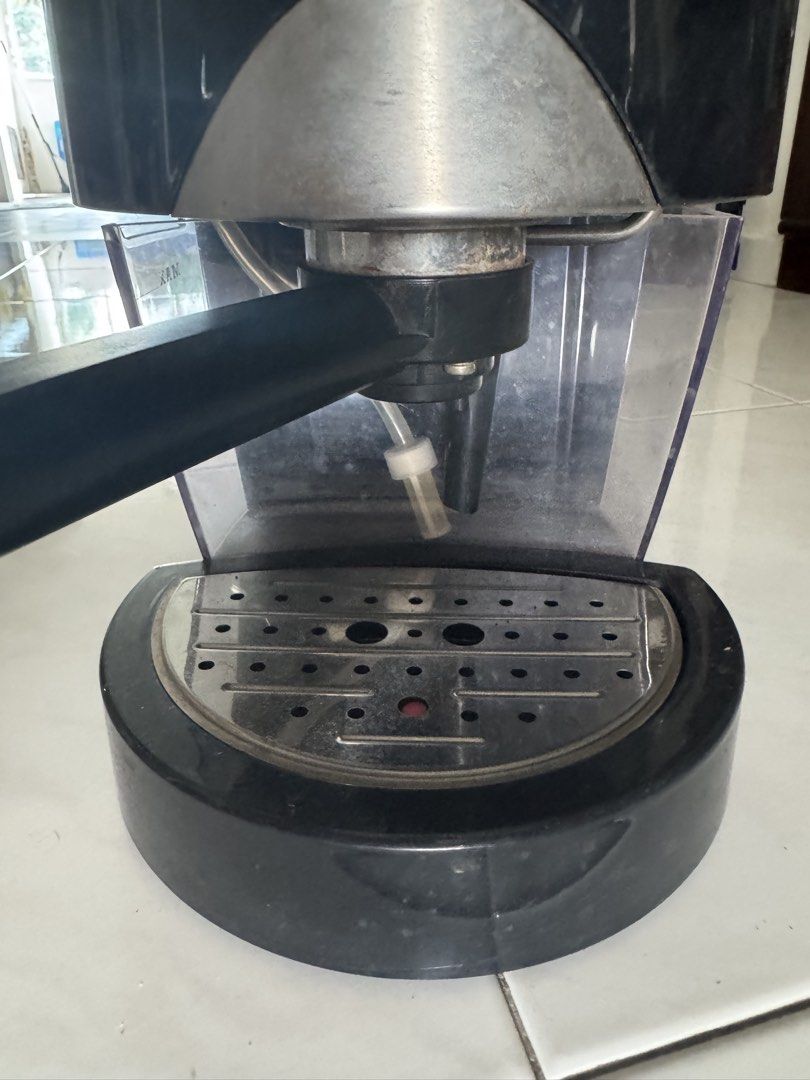 Coffee machine (Category: Coffee Machines & Makers) located in Singapore. Submitted by ndabsolute (Listing ID 1457740871, Image 2). Description: .