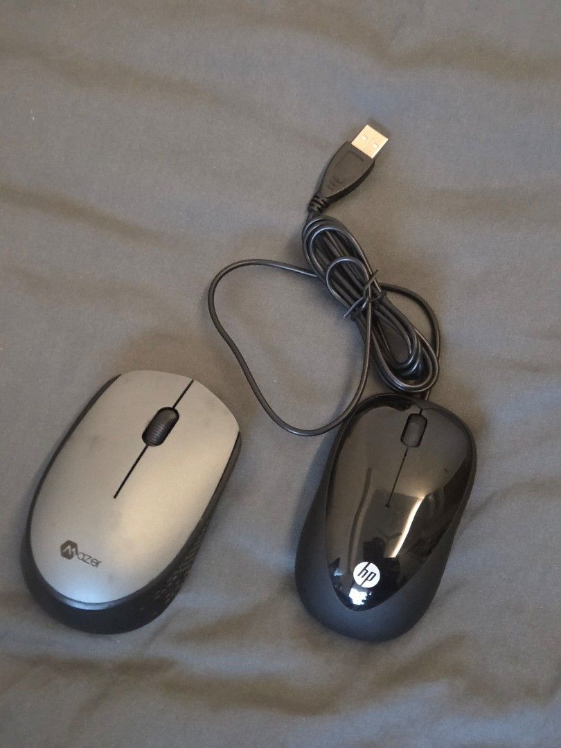 Computer mouse (Category: Mouse & Mousepads) located in Singapore. Submitted by craiggggg (Listing ID 1457792469, Image 1). Description: $1 for both just take.