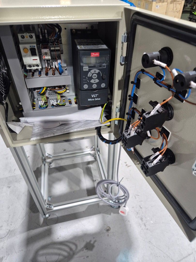 control panel (Category: Office & Business Technology) located in Singapore. Submitted by alvin18618 (Listing ID 1457757966, Image 1). Description: Control panel machine wiring freelance or permanent woodlands area plc io servo motots.