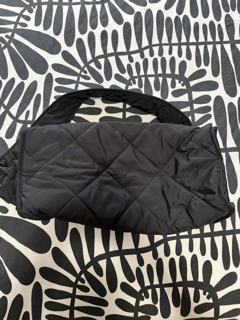 COS Quilted Messenger Bag (Category: Luxury Bags & Wallets) located in Quezon City. Submitted by _cjbarrera (Listing ID 1457902283, Image 3). Description: .