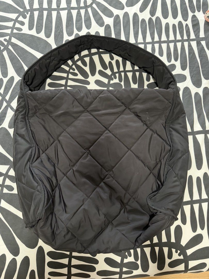 COS Quilted Messenger Bag (Category: Luxury Bags & Wallets) located in Quezon City. Submitted by _cjbarrera (Listing ID 1457902283, Image 2). Description: .