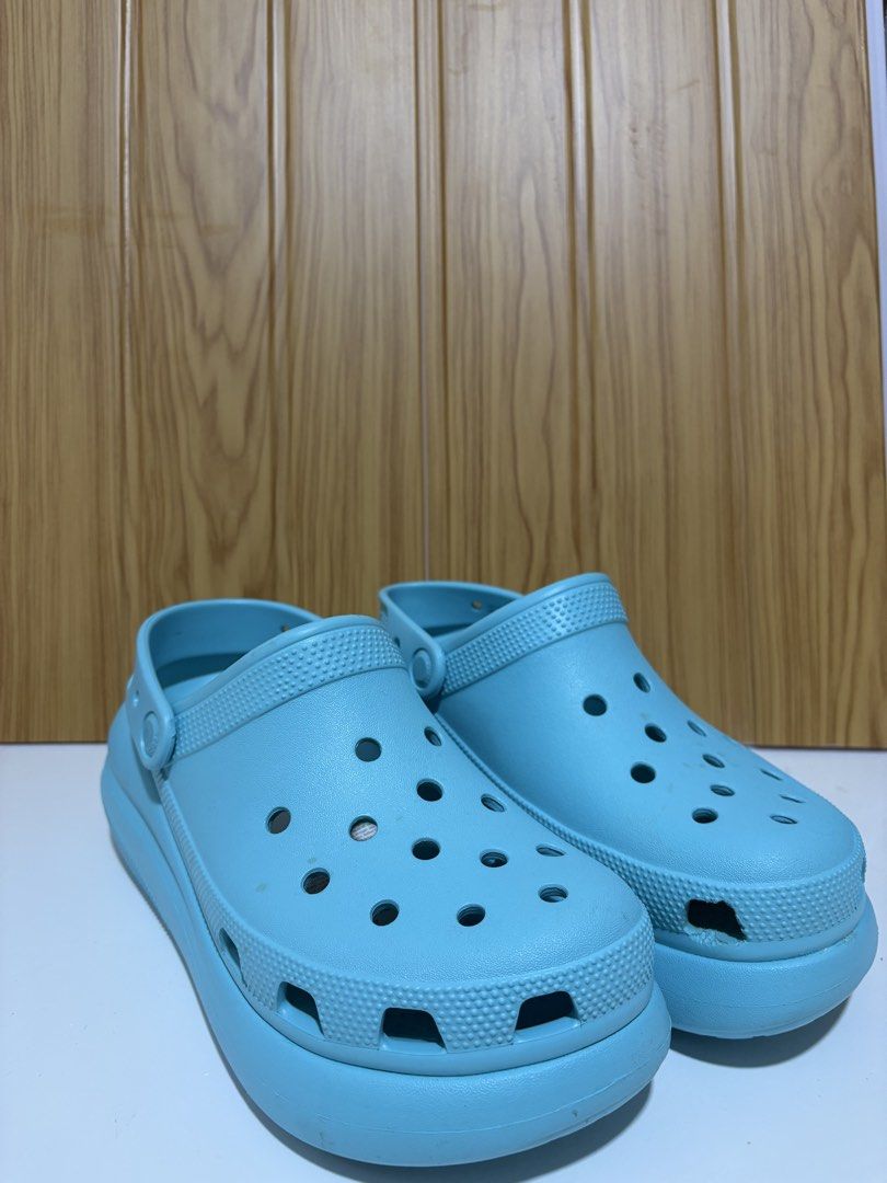 CROCS CLASSIC CRUSH CLOG M6/W8 (Category: Slippers & Slides) located in Manila. Submitted by marie_amador (Listing ID 1457827507, Image 1). Description: Brand New CROCS CLOGS Brand new, from Kuwait 🇰🇼✨ Natanggal lang ang tag dahil pinadala sa akin, pero never worn / unused. For sale na lang 😊 PM me .