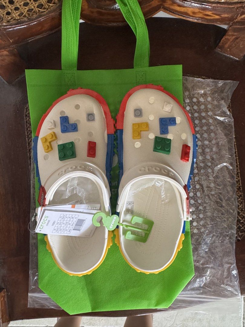 Crocs Lego (Category: Slippers & Slides) located in Manila. Submitted by jemerrysudlon16 (Listing ID 1457732849, Image 1). Description: Crocs Lego .