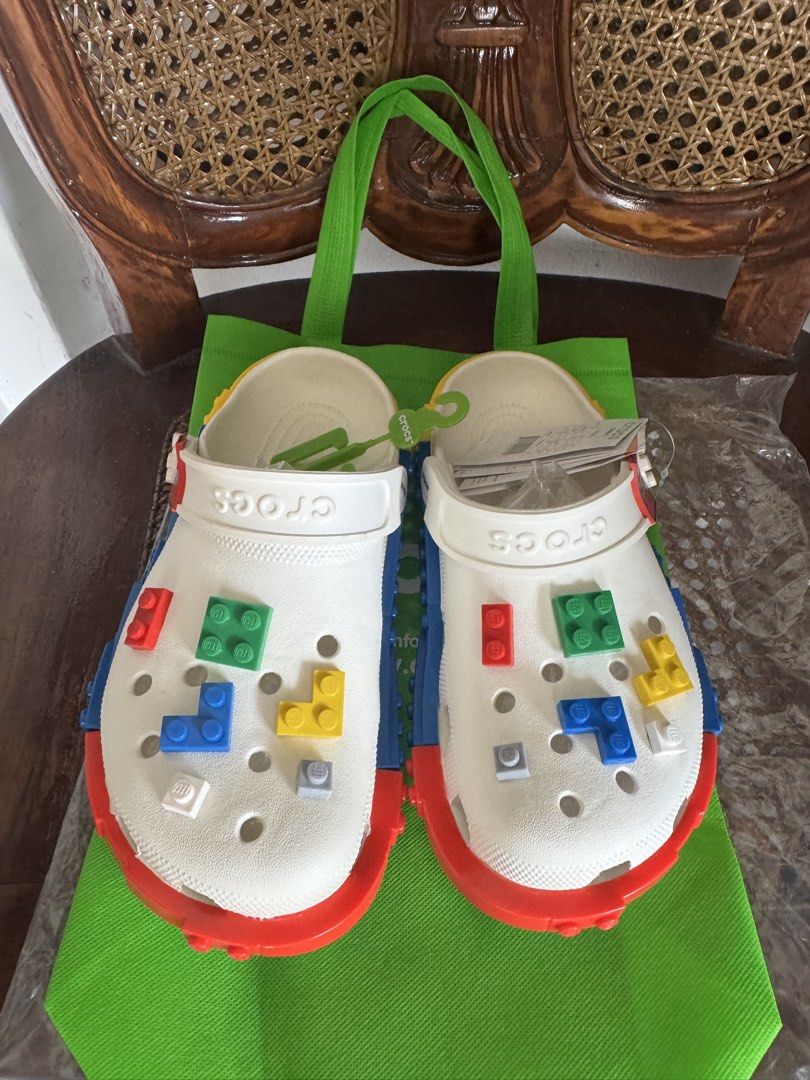 Crocs Lego (Category: Slippers & Slides) located in Manila. Submitted by jemerrysudlon16 (Listing ID 1457732849, Image 3). Description: Crocs Lego .
