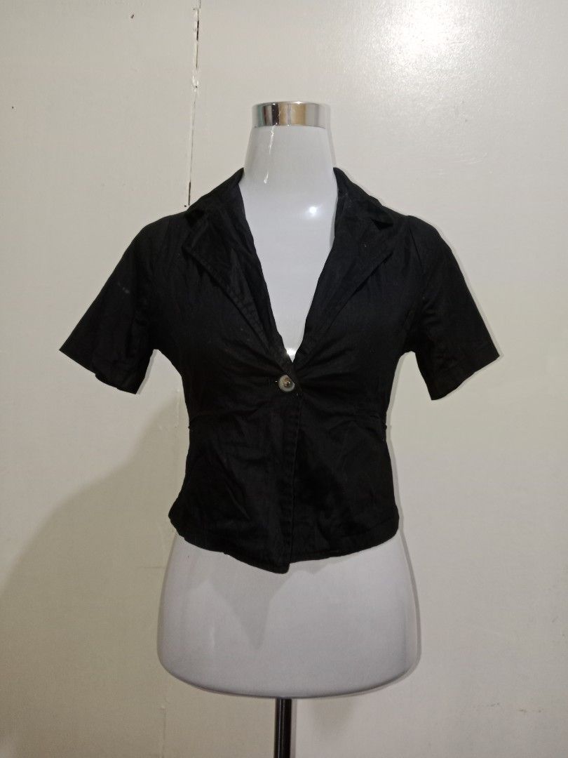 Cropped button down black top (Category: Others Tops) located in Baguio. Submitted by aurumsie (Listing ID 1457797507, Image 1). Description: small.
