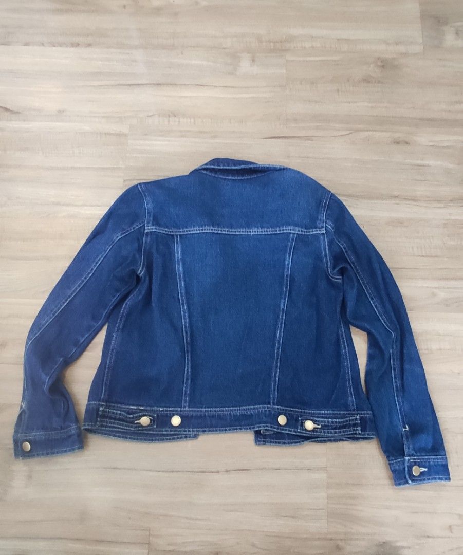 Denim jacket (Category: Coats, Jackets and Outerwear) located in Manila. Submitted by chinitah25 (Listing ID 1457763433, Image 2). Description: preloved size: Small-Medium.