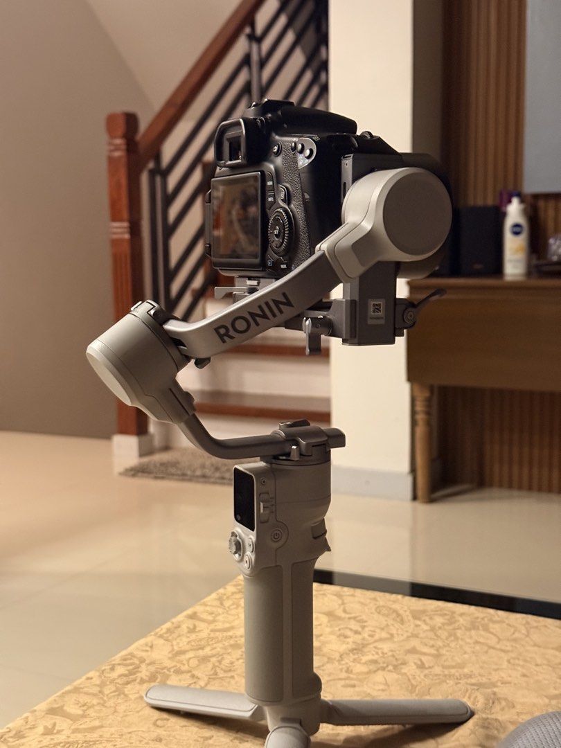 Dji RS 4 Mini (Non Combo) (Category: Gimbals & Stabilizers ) located in Narvacan. Submitted by dappydap24 (Listing ID 1457827429, Image 2). Description: This is DJI RS 4 Mini (Non Combo). That means it only comes with the Gimbal itself and not the tracking module. I only used it once when testing the gimbal with my camera. Di ko na rin ginagamit due to busy sa collage. Around vigan sana meetup and pick up can be arranged..