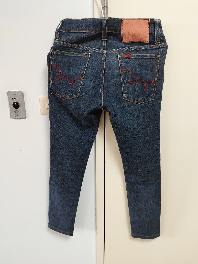 由 nedzshop_07 (刊登 ID 1457764283，圖片 3) 提交，位於 新竹市 (Hsinchu City) 的 Edwin (類別：牛仔褲、緊身褲)，說明：Good condition Size:28 Length:35 inches。