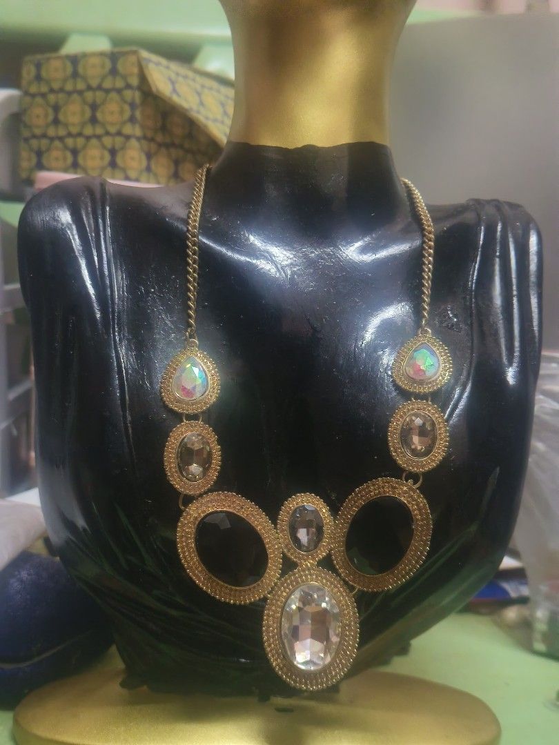 Elegant Statement Necklace (Category: Necklaces) located in Manila. Submitted by du_1661 (Listing ID 1457817614, Image 1). Description: .