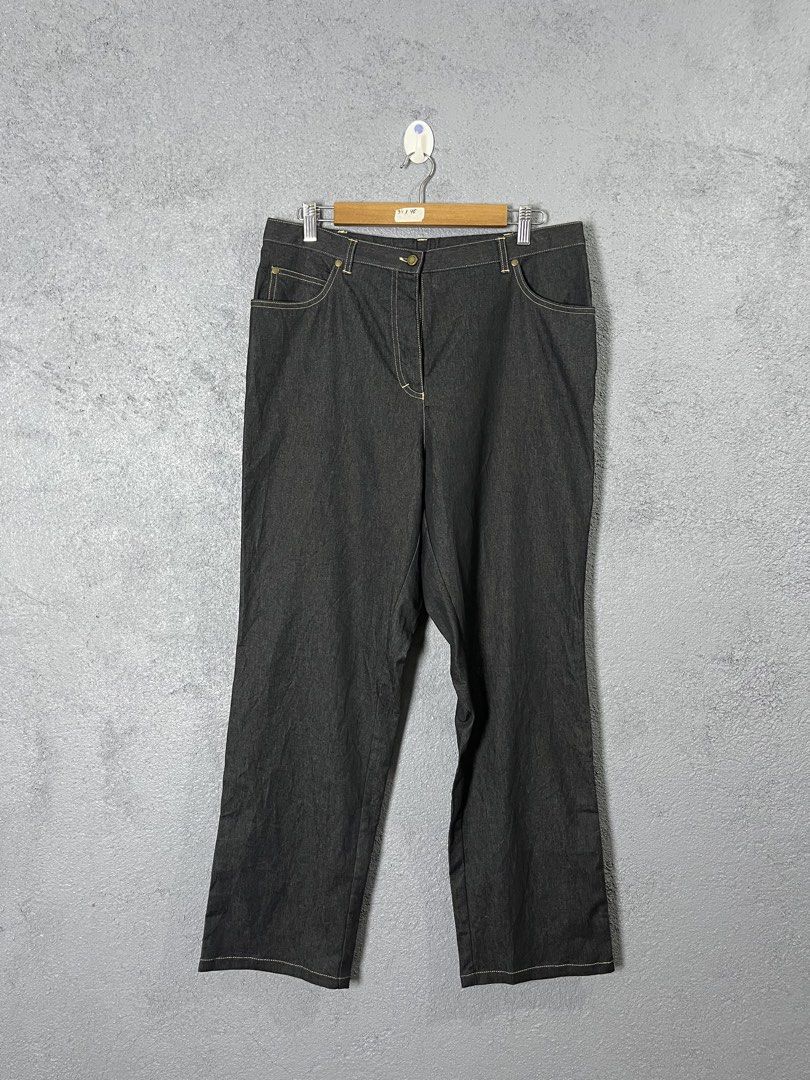 ELENA MIRA JEANS (Category: Jeans) located in Famy. Submitted by basicthrifted (Listing ID 1457836736, Image 1). Description: .