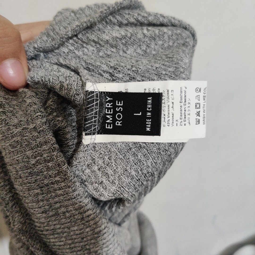Emery Rose Grey Ribbed Long Sleeve Sweater (Category: Longsleeves) located in Paranaque City. Submitted by _itskendi (Listing ID 1457848426, Image 2). Description: Used once - Emery Rose grey ribbed sweater - Long sleeves with elasticated cuffs - Crew neck - Soft and stretchy material - Ideal for layering or wearing alone - Versatile styling with jeans or skirts.