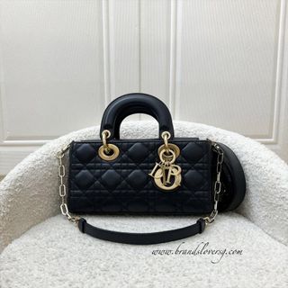 (Category: ) located in . Submitted by brands_lover (Listing ID 1457723985, Image 1). Description: .