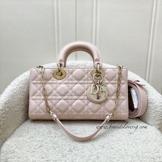 (Category: ) located in . Submitted by brands_lover (Listing ID 1457725322, Image 1). Description: .
