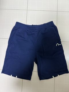 (Category: ) located in . Submitted by wardrobeclearout_sg (Listing ID 1457715023, Image 1). Description: .