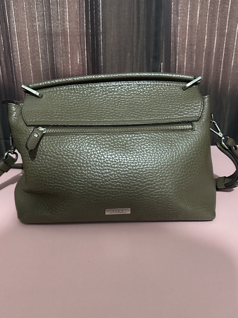 Fino Leatherware Bag (Category: Shoulder Bags) located in Rizal. Submitted by cruzj18 (Listing ID 1457836697, Image 3). Description: Fino 3-way bag Beige color With adjustable strap for cross-body or as shoulder bag With top handle Spacious, with 2 zipper pockets With 2 open pockets inside Clean, no odor Very nice bag for corporate look or casual use.