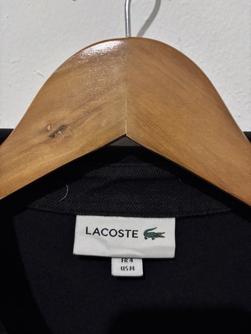 Lacoste Polo Shirt Monotone (Category: Formal Shirts) located in Pontevedra. Submitted by _miles001 (Listing ID 1457797545, Image 3). Description: Excellent Condition Minimal Neck lines 9/10 cr .