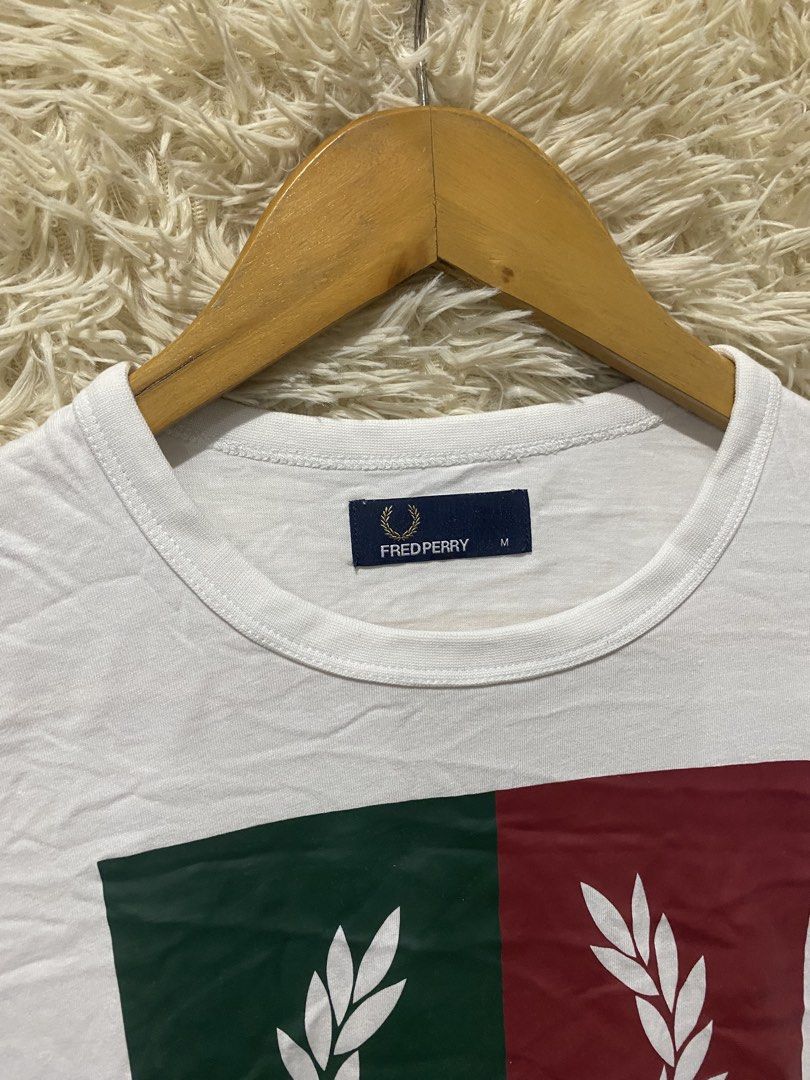 Fred Perry White T-Shirt big logo (Category: Tshirts & Polo Shirts ) located in Manila. Submitted by switchcity (Listing ID 1457807818, Image 3). Description: - White Fred Perry T-shirt - Size: Medium (M) - Iconic laurel wreath logo, split in green and red - Ideal for everyday casual wear - Made in China.